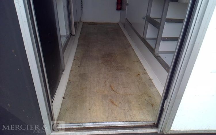 BW TRAILERS FOOD TRUCK 2 ESSIEUX PTAC 1T5 NOIR GV-096-BH