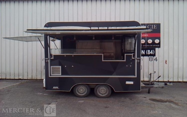 BW TRAILERS FOOD TRUCK 2 ESSIEUX PTAC 1T5 NOIR GV-096-BH
