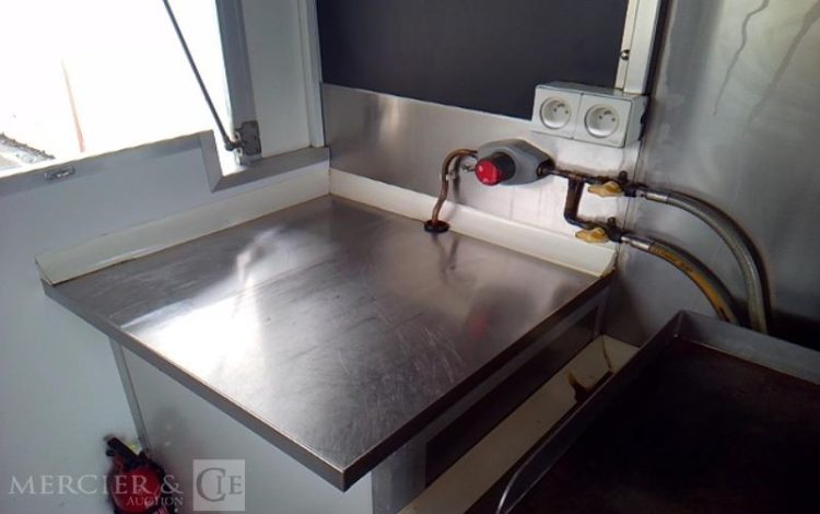 BW TRAILERS FOOD TRUCK 2 ESSIEUX PTAC 1T5 NOIR GV-096-BH
