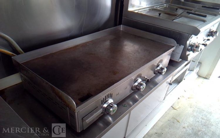 BW TRAILERS FOOD TRUCK 2 ESSIEUX PTAC 1T5 NOIR GV-096-BH