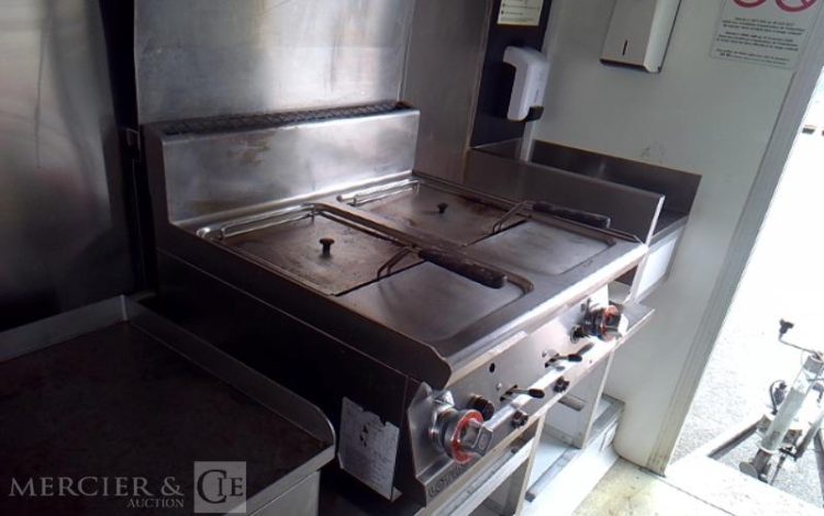 BW TRAILERS FOOD TRUCK 2 ESSIEUX PTAC 1T5 NOIR GV-096-BH
