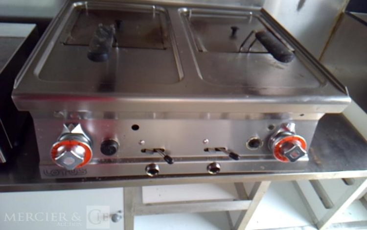 BW TRAILERS FOOD TRUCK 2 ESSIEUX PTAC 1T5 NOIR GV-096-BH