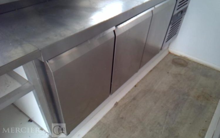 BW TRAILERS FOOD TRUCK 2 ESSIEUX PTAC 1T5 NOIR GV-096-BH