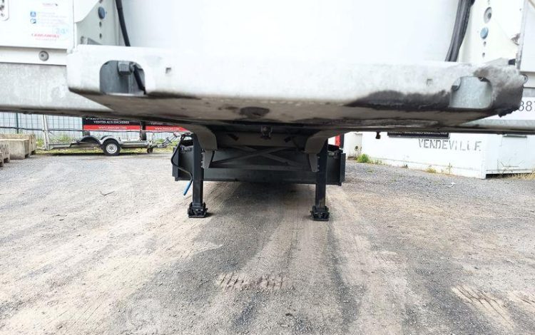 SCHMITZ SEMI REMORQUE SCB S3 BACHEE 3 ESSIEUX – PTAC 38 TONNES – 319249 KMS – ANNEE 2024  GY-641-BW