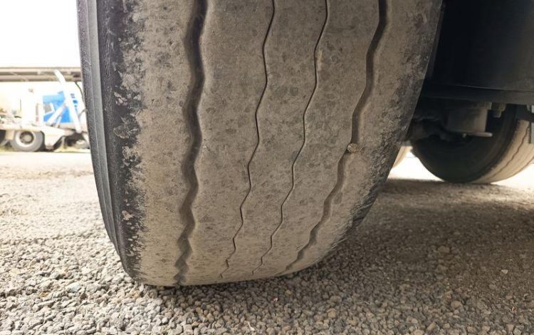 SCHMITZ SEMI REMORQUE SCB S3 BACHEE 3 ESSIEUX – PTAC 38 TONNES – 319249 KMS – ANNEE 2024  GY-641-BW