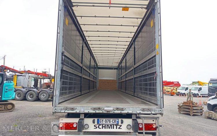 SCHMITZ CARGOBULL SEMI REMORQUE SCB S3 BACHEE 3 ESSIEUX – PTAC 38 TONNES – 258561 KMS – ANNEE 2024  GY-976-CR