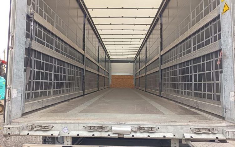 SCHMITZ CARGOBULL SEMI REMORQUE SCB S3 BACHEE 3 ESSIEUX – PTAC 38 TONNES – 258561 KMS – ANNEE 2024  GY-976-CR