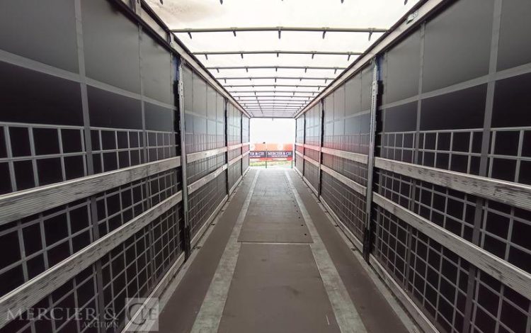 SCHMITZ CARGOBULL SEMI REMORQUE SCB S3 BACHEE 3 ESSIEUX – PTAC 38 TONNES – 258561 KMS – ANNEE 2024  GY-976-CR