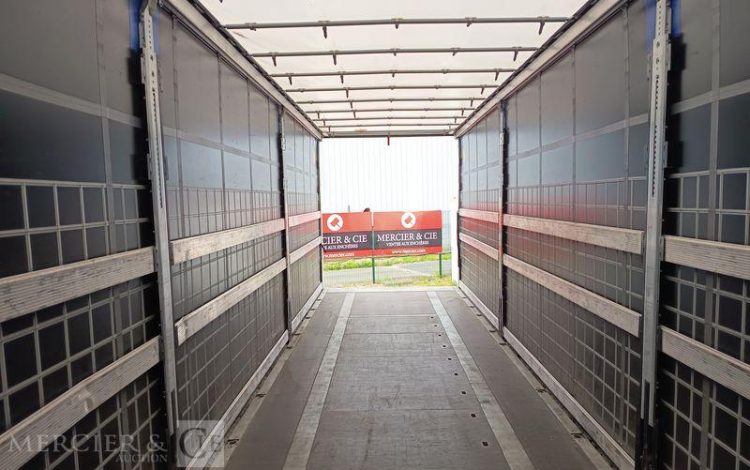 SCHMITZ CARGOBULL SEMI REMORQUE SCB S3 BACHEE 3 ESSIEUX – PTAC 38 TONNES – 258561 KMS – ANNEE 2024  GY-976-CR