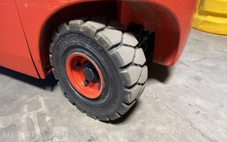 FENWICK CHARIOT ELEVATEUR H16T-01 – CAP 1T600 – AN 2017 – 4633 HEURES ORA H02759