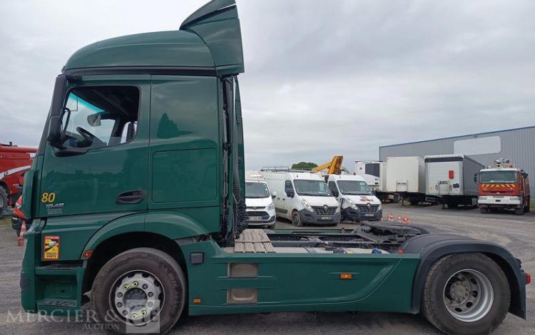 MERCEDES ACTROS  HB-415-HN