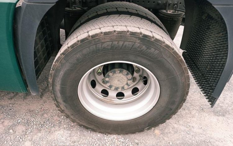 MERCEDES ACTROS  HB-415-HN