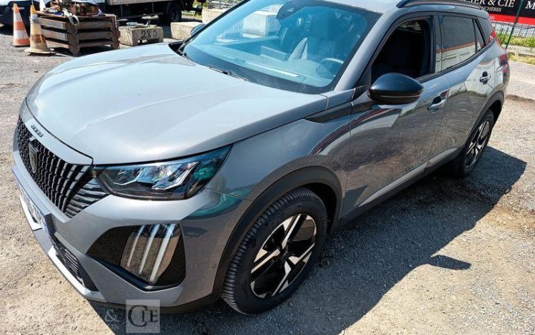 PEUGEOT 2008 ALLURE HYBRID 136CH GRIS HB-745-TP