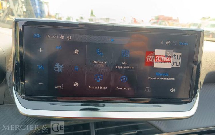 PEUGEOT 2008 ALLURE HYBRID 136CH GRIS HB-745-TP