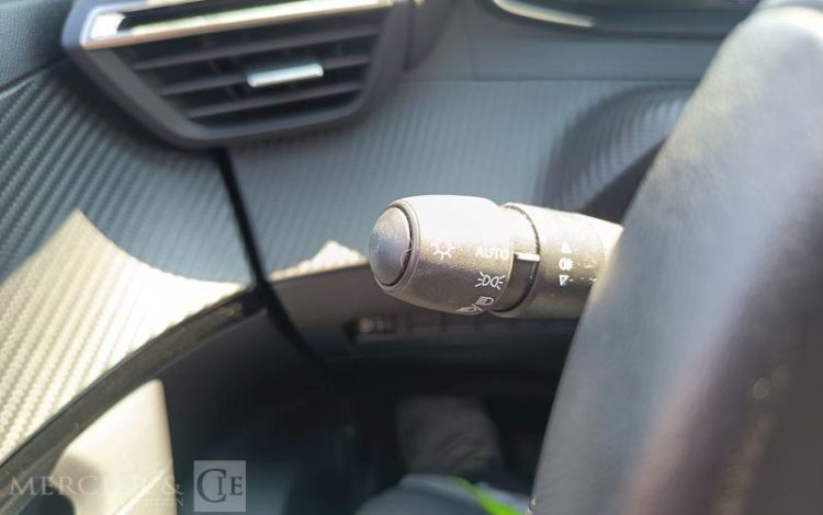 PEUGEOT 2008 ALLURE HYBRID 136CH GRIS HB-745-TP