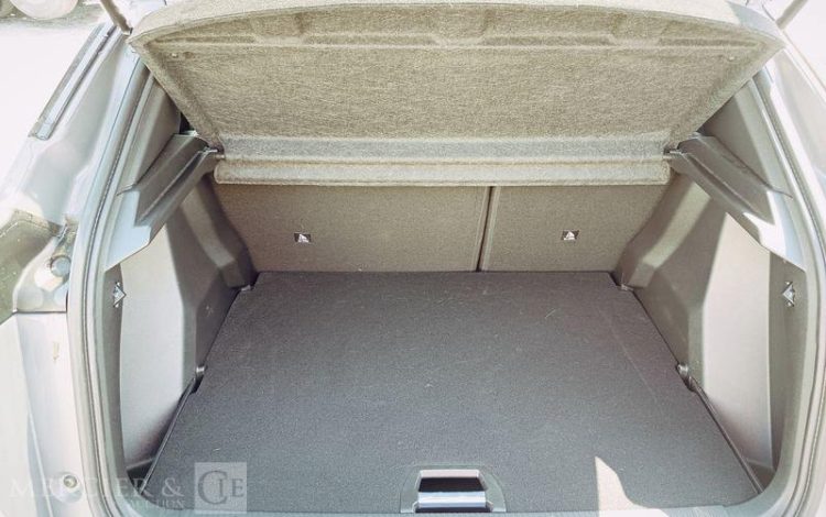 PEUGEOT 2008 ALLURE HYBRID 136CH GRIS HB-745-TP