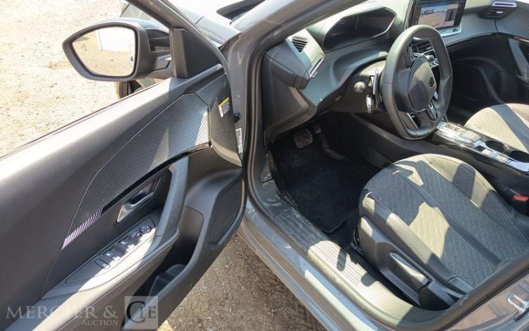 PEUGEOT 2008 ALLURE HYBRID 136CH GRIS HB-746-TP