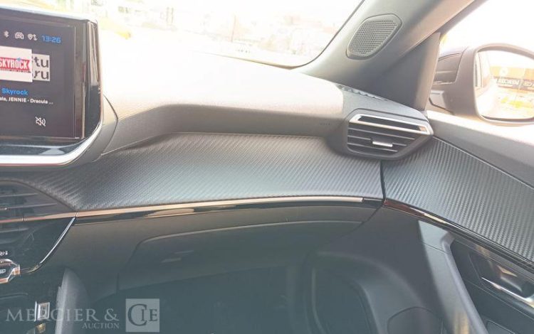 PEUGEOT 2008 ALLURE HYBRID 136CH GRIS HB-746-TP