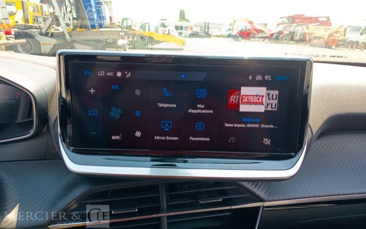 PEUGEOT 2008 ALLURE HYBRID 136CH GRIS HB-746-TP