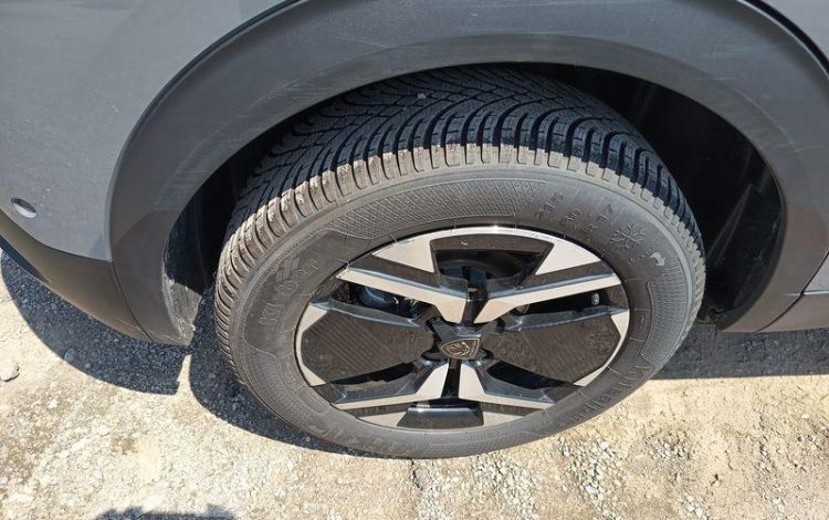 PEUGEOT 2008 ALLURE HYBRID 136CH GRIS HB-746-TP