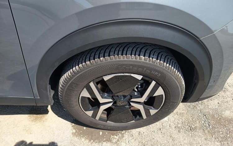 PEUGEOT 2008 ALLURE HYBRID 136CH GRIS HB-746-TP