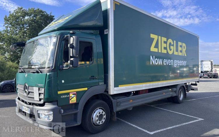 MERCEDES ATEGO 1324 CAISSE HAYON BVA VERT HB-894-VV