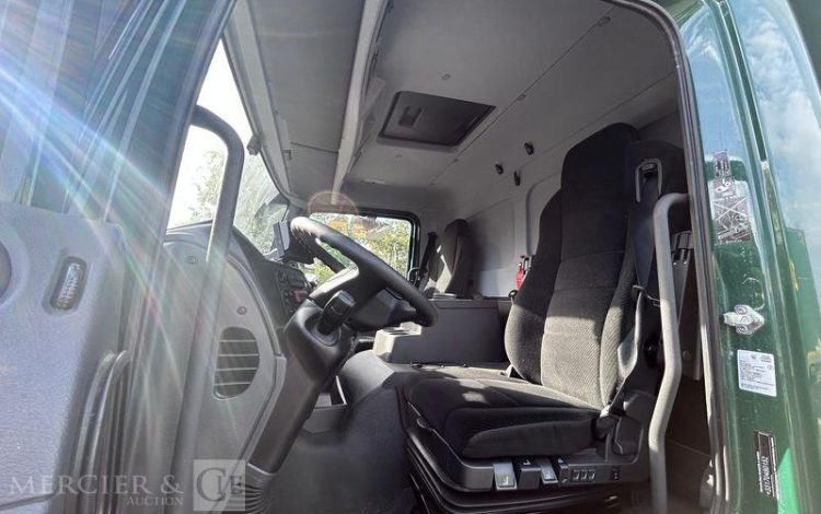 MERCEDES ATEGO 1324 CAISSE HAYON BVA VERT HB-894-VV
