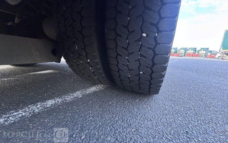 MERCEDES ATEGO 1324 CAISSE HAYON BVA VERT HB-894-VV