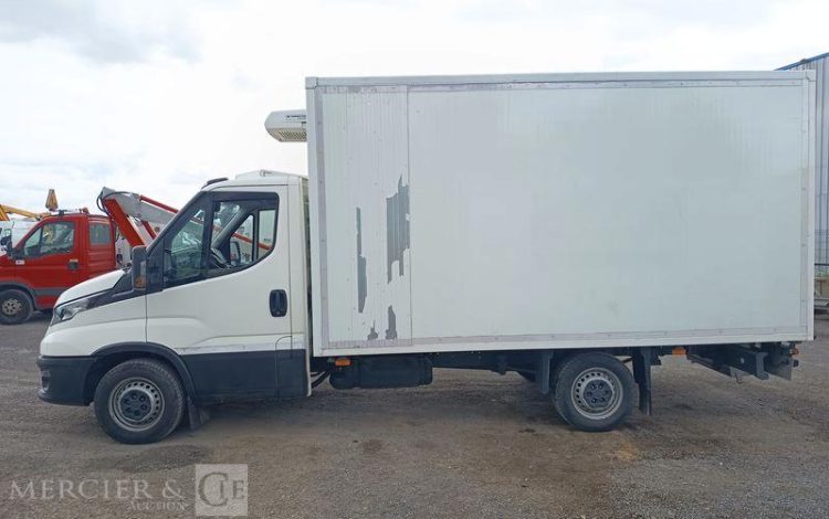 IVECO DAILY VI 35S14 2,3 D 16V HI-MATIC 136 CV AVEC CAISSE FRIGO – DIESEL – ANNEE 2021 BLANC HH-351-AE