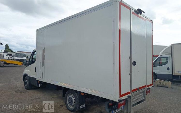 IVECO DAILY VI 35S14 2,3 D 16V HI-MATIC 136 CV AVEC CAISSE FRIGO – DIESEL – ANNEE 2021 BLANC HH-351-AE