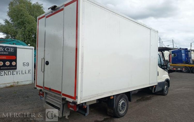 IVECO DAILY VI 35S14 2,3 D 16V HI-MATIC 136 CV AVEC CAISSE FRIGO – DIESEL – ANNEE 2021 BLANC HH-351-AE