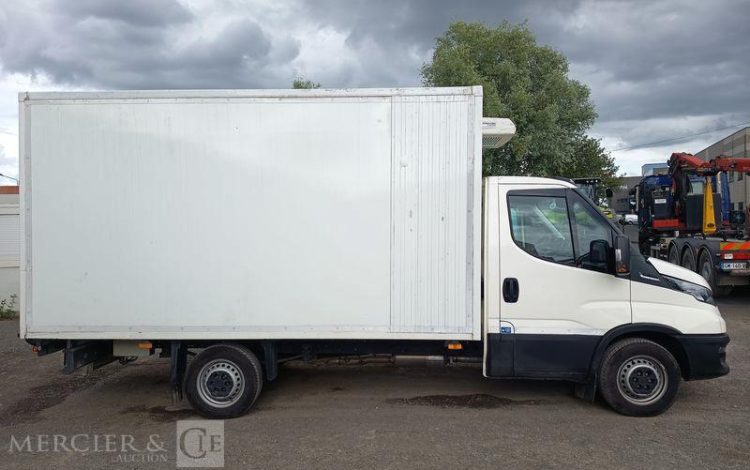 IVECO DAILY VI 35S14 2,3 D 16V HI-MATIC 136 CV AVEC CAISSE FRIGO – DIESEL – ANNEE 2021 BLANC HH-351-AE