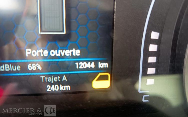 IVECO DAILY VI 35S14 2,3 D 16V HI-MATIC 136 CV AVEC CAISSE FRIGO – DIESEL – ANNEE 2021 BLANC HH-351-AE