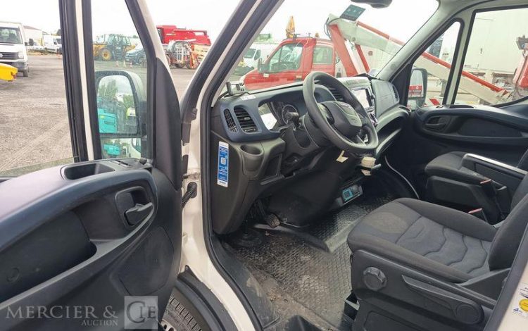 IVECO DAILY VI 35S14 2,3 D 16V HI-MATIC 136 CV AVEC CAISSE FRIGO – DIESEL – ANNEE 2021 BLANC HH-351-AE