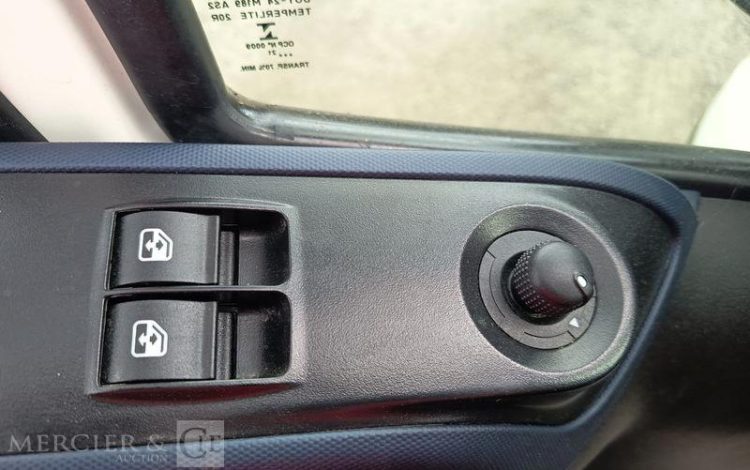 IVECO DAILY VI 35S14 2,3 D 16V HI-MATIC 136 CV AVEC CAISSE FRIGO – DIESEL – ANNEE 2021 BLANC HH-351-AE