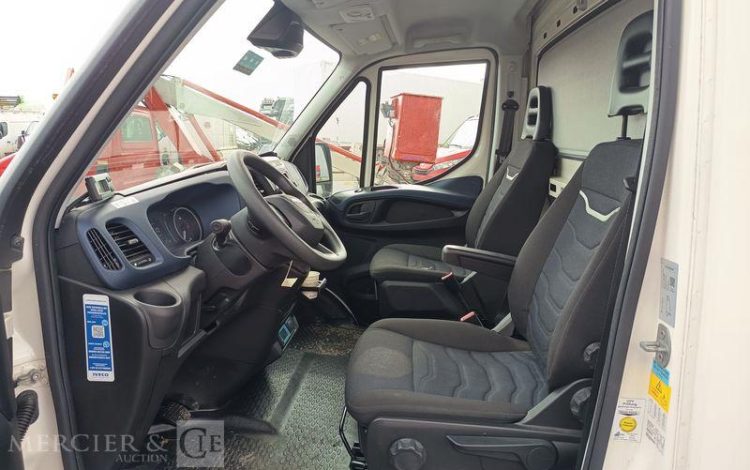 IVECO DAILY VI 35S14 2,3 D 16V HI-MATIC 136 CV AVEC CAISSE FRIGO – DIESEL – ANNEE 2021 BLANC HH-351-AE