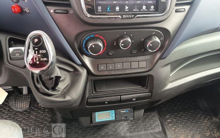 IVECO DAILY VI 35S14 2,3 D 16V HI-MATIC 136 CV AVEC CAISSE FRIGO – DIESEL – ANNEE 2021 BLANC HH-351-AE
