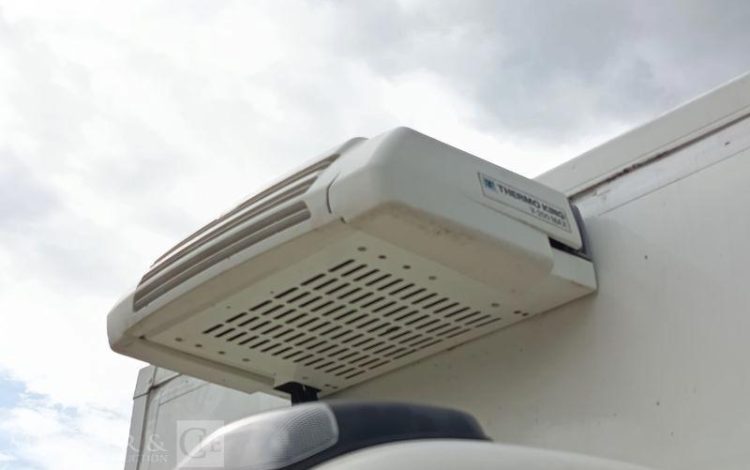 IVECO DAILY VI 35S14 2,3 D 16V HI-MATIC 136 CV AVEC CAISSE FRIGO – DIESEL – ANNEE 2021 BLANC HH-351-AE