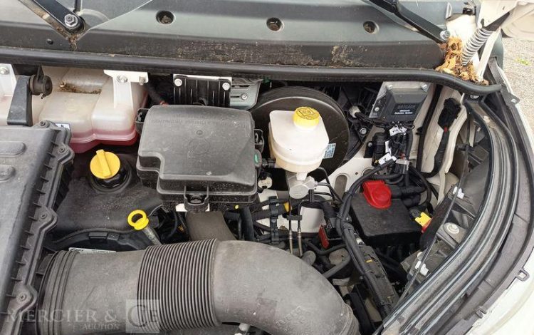 IVECO DAILY VI 35S14 2,3 D 16V HI-MATIC 136 CV AVEC CAISSE FRIGO – DIESEL – ANNEE 2021 BLANC HH-351-AE