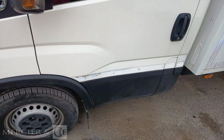 IVECO DAILY VI 35S14 2,3 D 16V HI-MATIC 136 CV AVEC CAISSE FRIGO – DIESEL – ANNEE 2021 BLANC HH-351-AE