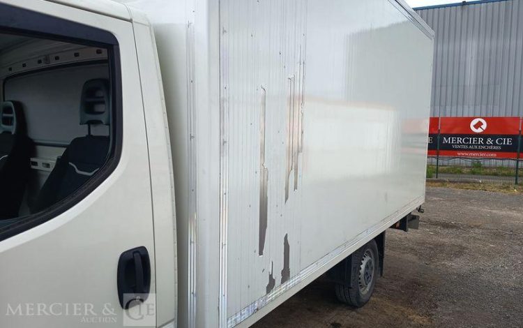 IVECO DAILY VI 35S14 2,3 D 16V HI-MATIC 136 CV AVEC CAISSE FRIGO – DIESEL – ANNEE 2021 BLANC HH-351-AE