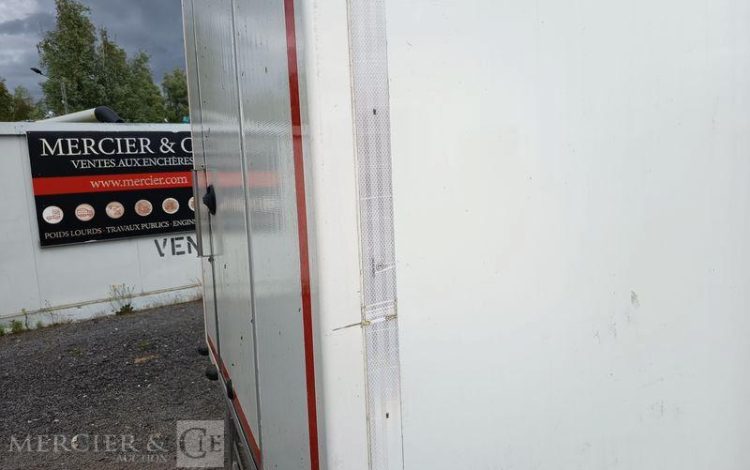 IVECO DAILY VI 35S14 2,3 D 16V HI-MATIC 136 CV AVEC CAISSE FRIGO – DIESEL – ANNEE 2021 BLANC HH-351-AE
