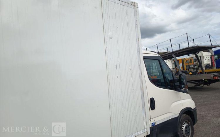 IVECO DAILY VI 35S14 2,3 D 16V HI-MATIC 136 CV AVEC CAISSE FRIGO – DIESEL – ANNEE 2021 BLANC HH-351-AE