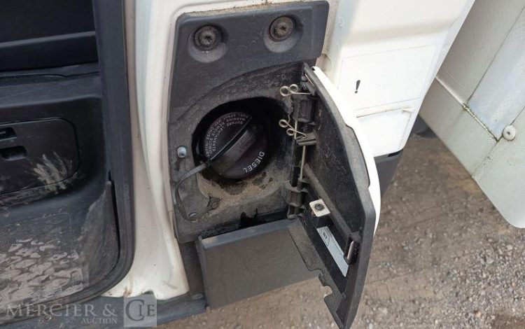 IVECO DAILY VI 35S14 2,3 D 16V HI-MATIC 136 CV AVEC CAISSE FRIGO – DIESEL – ANNEE 2021 BLANC HH-351-AE
