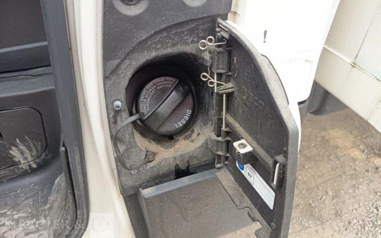 IVECO DAILY VI 35S14 2,3 D 16V HI-MATIC 136 CV AVEC CAISSE FRIGO – DIESEL – ANNEE 2021 BLANC HH-351-AE