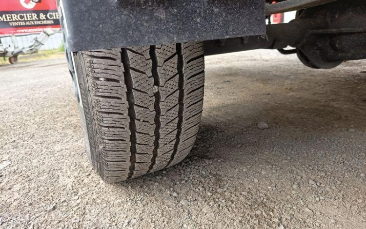IVECO DAILY VI 35S14 2,3 D 16V HI-MATIC 136 CV AVEC CAISSE FRIGO – DIESEL – ANNEE 2021 BLANC HH-351-AE