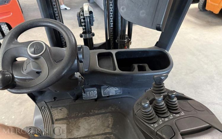 FENWICK CHARIOT ELEVATEUR H18T-01 – CAP 1T800 – ANNEE 2019 – 3728 HEURES ORA V03015