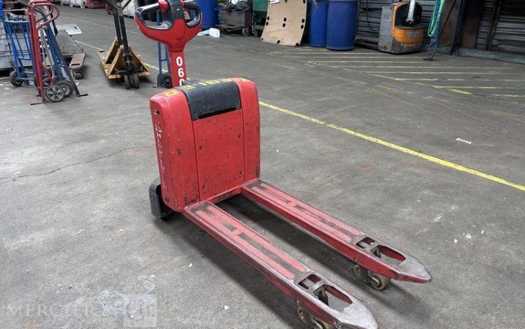 LINDE TRANSPALETTE ELECTRIQUE M15 – AN 2021 – 769 HEURES ROUGE Y60169