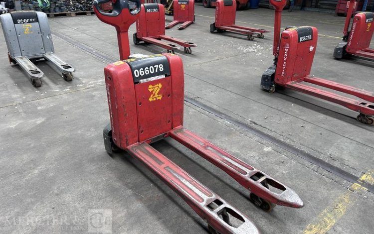 LINDE TRANSPALETTE ELECTRIQUE MT15 – CAP 1T5 – AN 2021 ROUGE Y66078