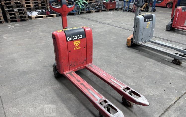 LINDE TRANSPALETTE ELECTRIQUE MT15 – CAP 1T5 – AN 2021 – 180 HEURES ROUGE Y66232